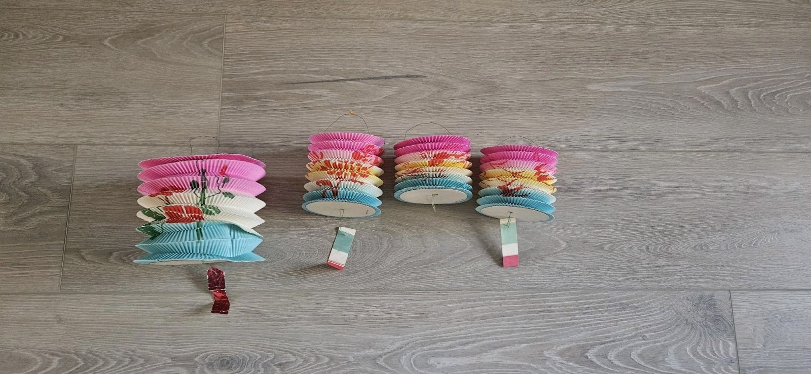 rare collectible mid century 1960s 4 chinese Accordian paper lanterns, Japan
