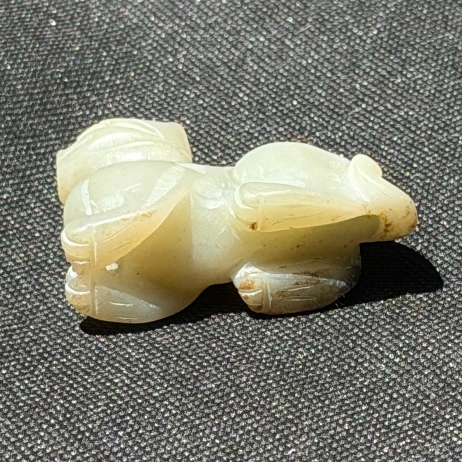 Vtg Chinese Celadon Jade Foo Dog Pendant w Russet 33.9g (AHB)