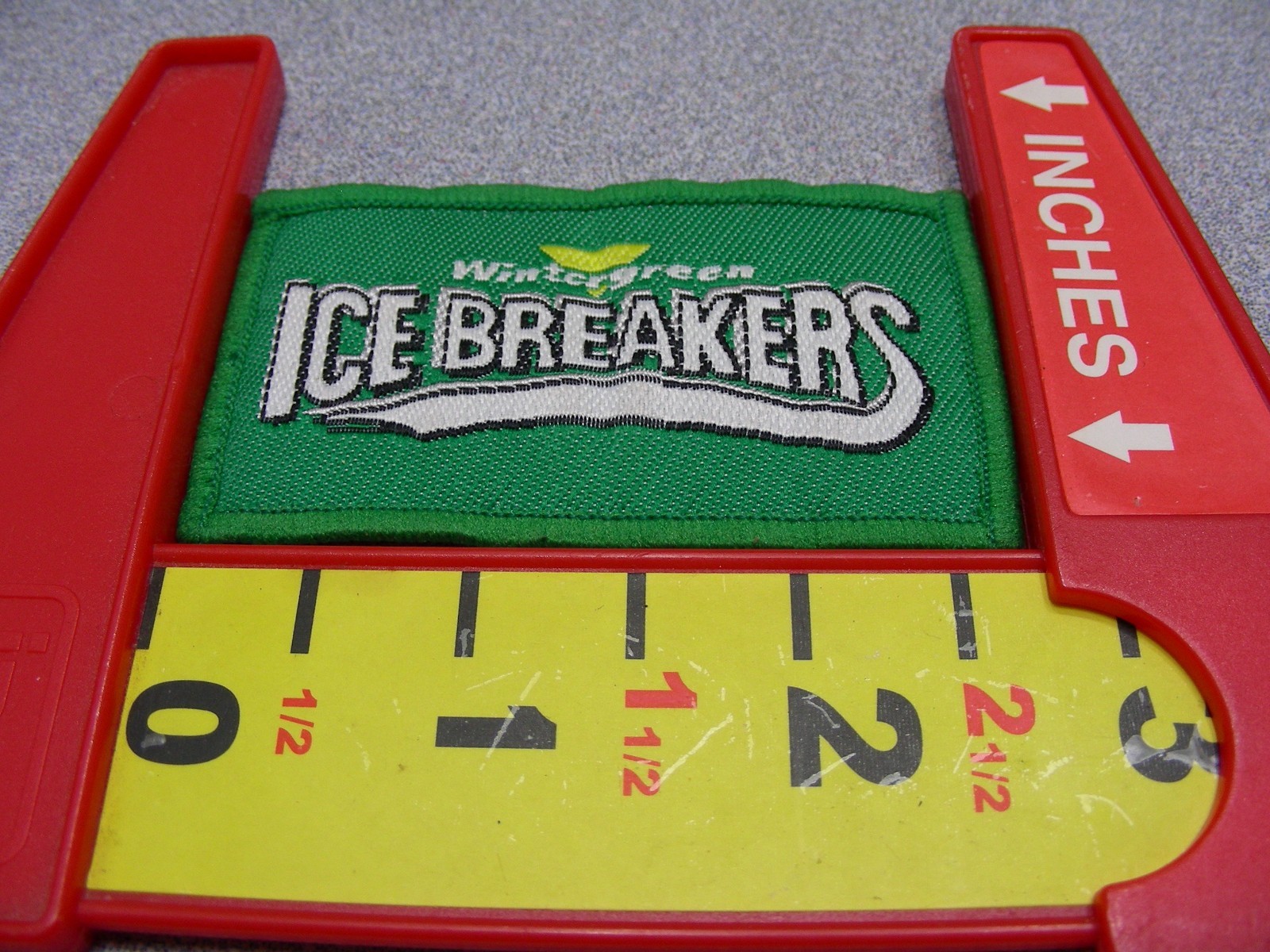 ICE BREAKERS – Wintergreen – 1 1/2″ x 2 3/4″ Rectangle Vintage Sew-On Patch!