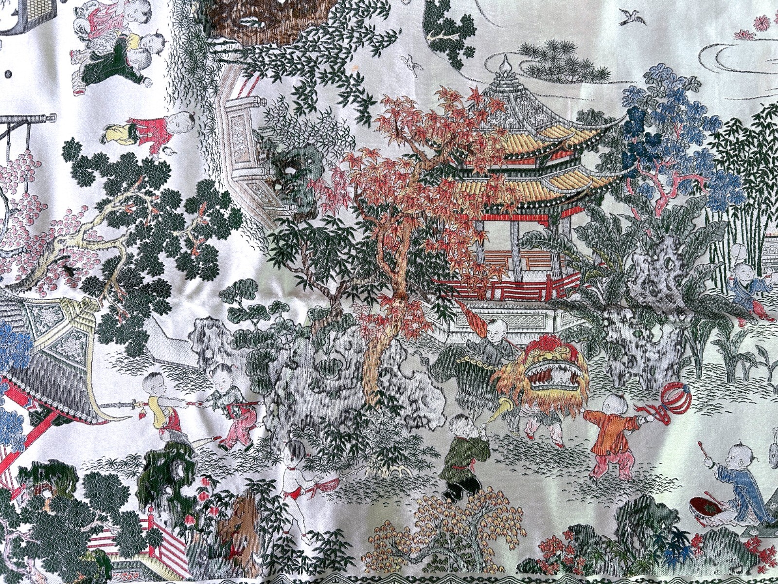 VINTAGE “BROCADED FLOWERS” CHINESE SILK TAPESTRY TABLECLOTH/WALL HANGING 56″x38″