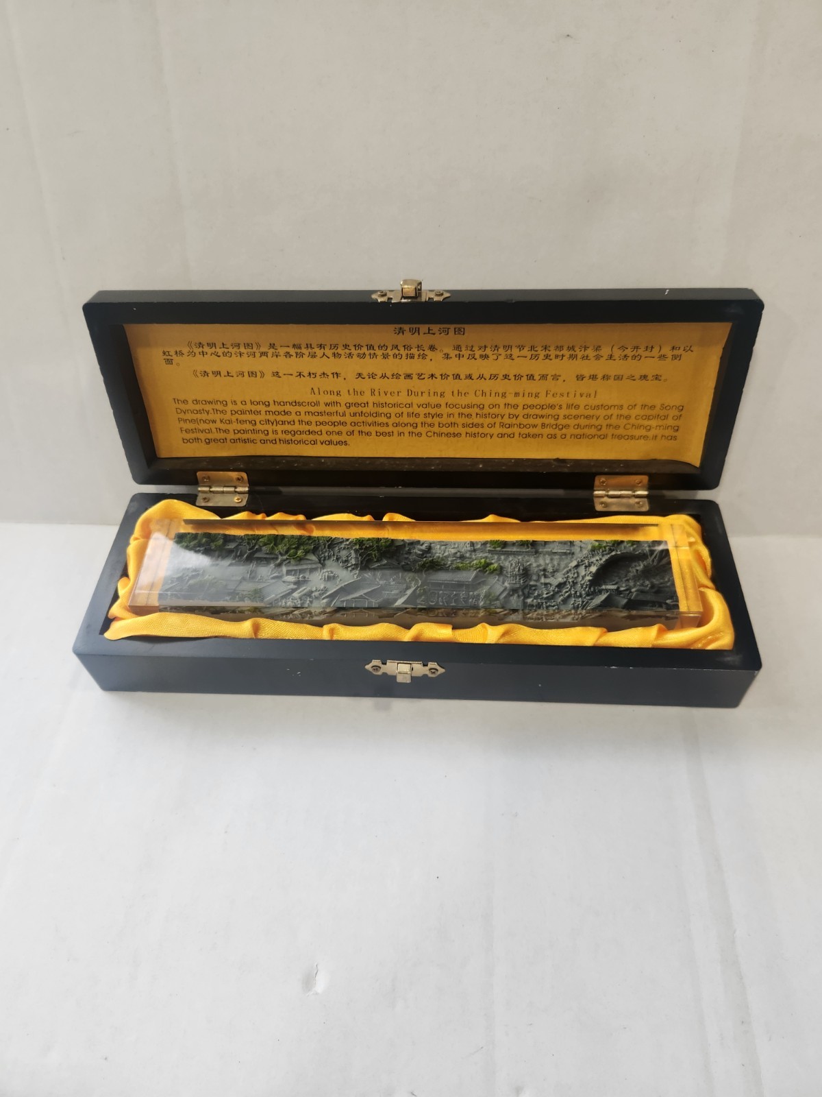 Resin Ching-ming Festival With With Wooden Box
