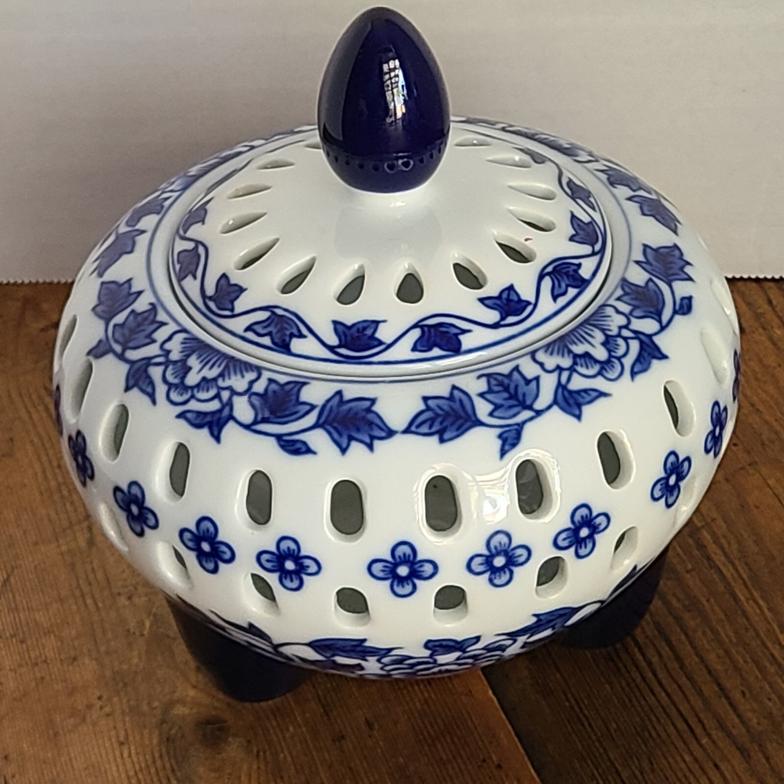 Vintage Bombay Incense Burner Blue & White 6″ in Diameter