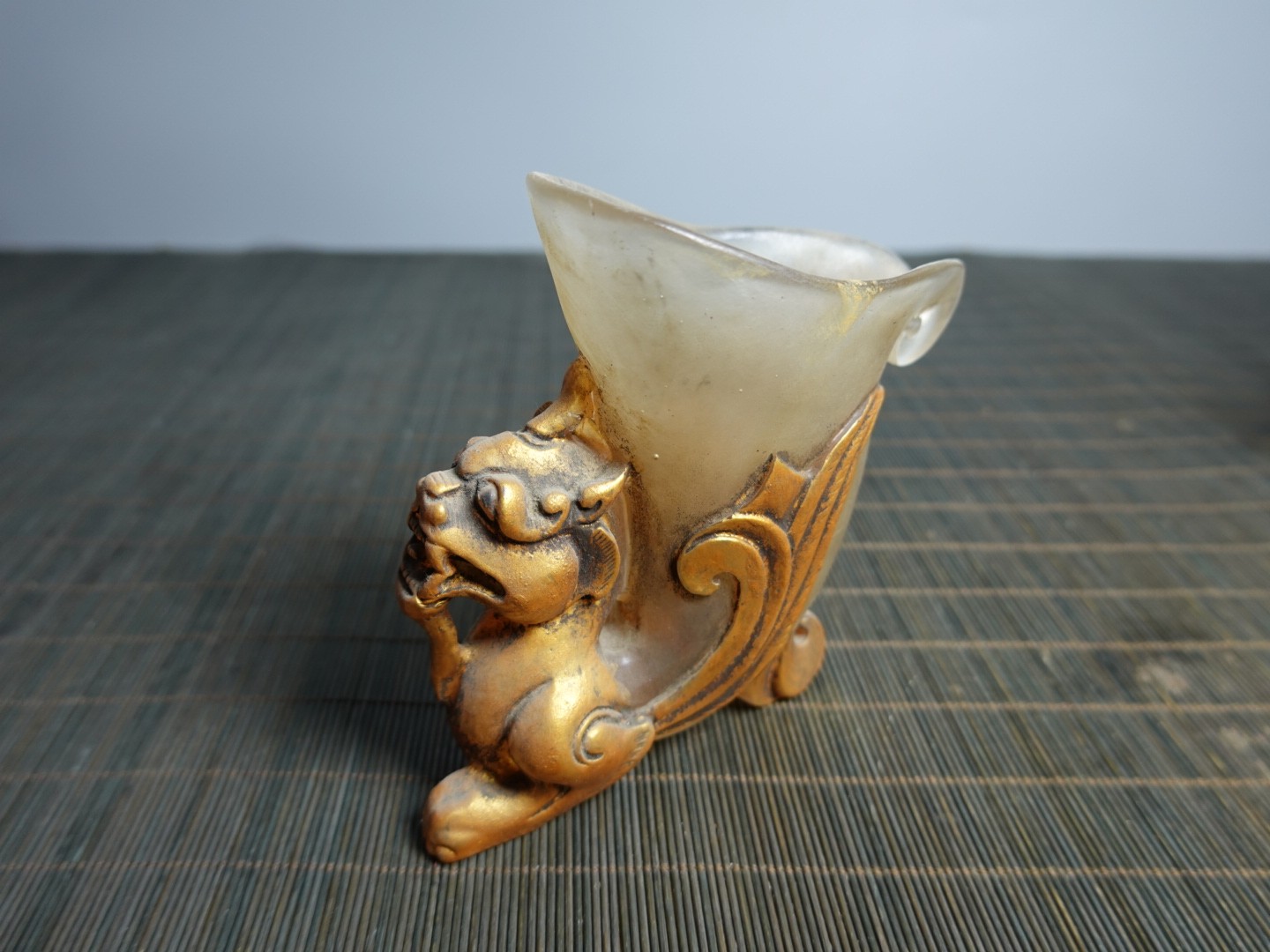 4.1″ Collect Old China Coloured Glaze Painted Chi-dragon Handle Three-legged Cup