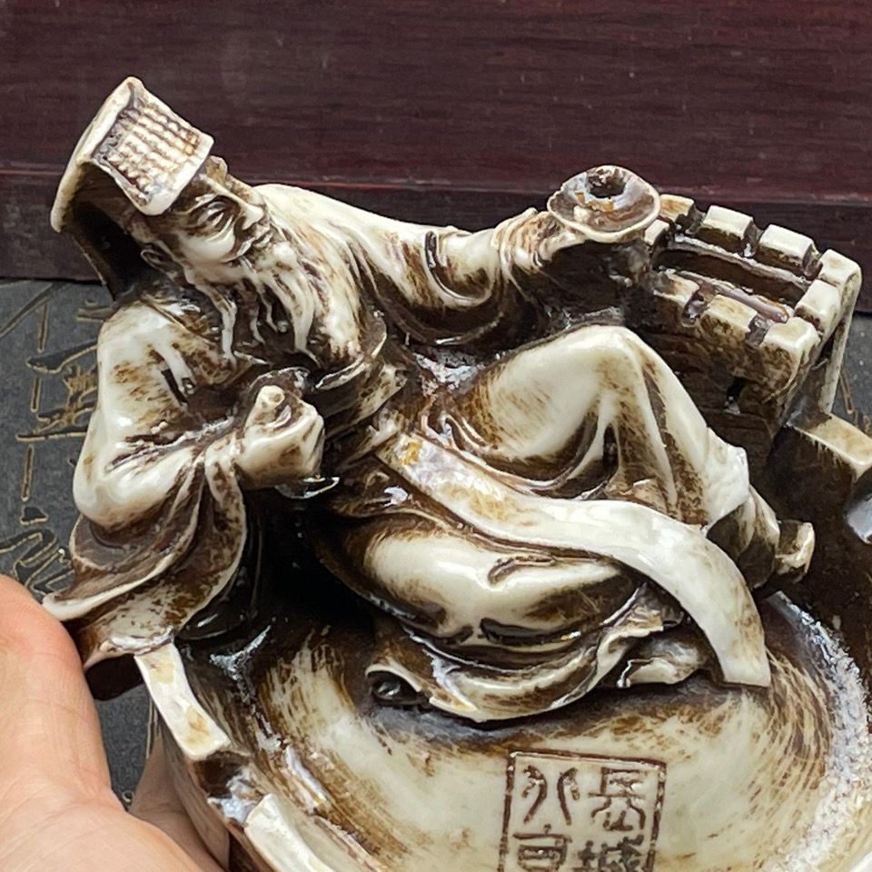 Resin Carved Ashtray Home Decor Collectible Display Creative Gift