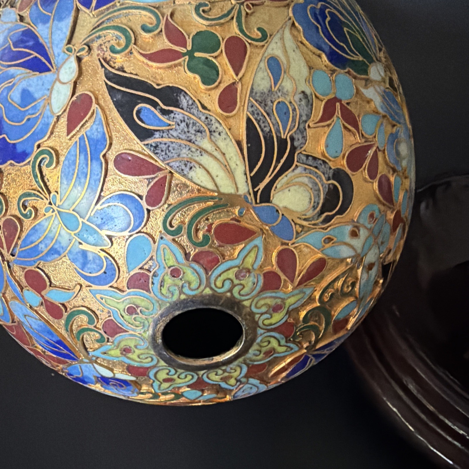 Large Chinese Cloisonné Egg Butterflies Floral Motif On Carved Wood Stand 11.5”