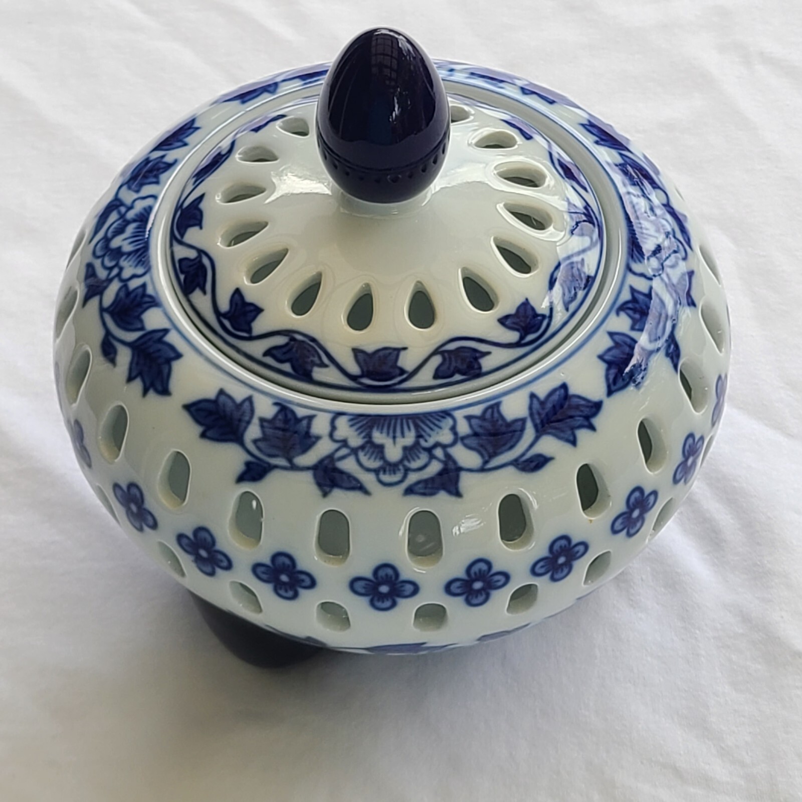 Vintage Bombay Incense Burner Blue & White 6″ in Diameter