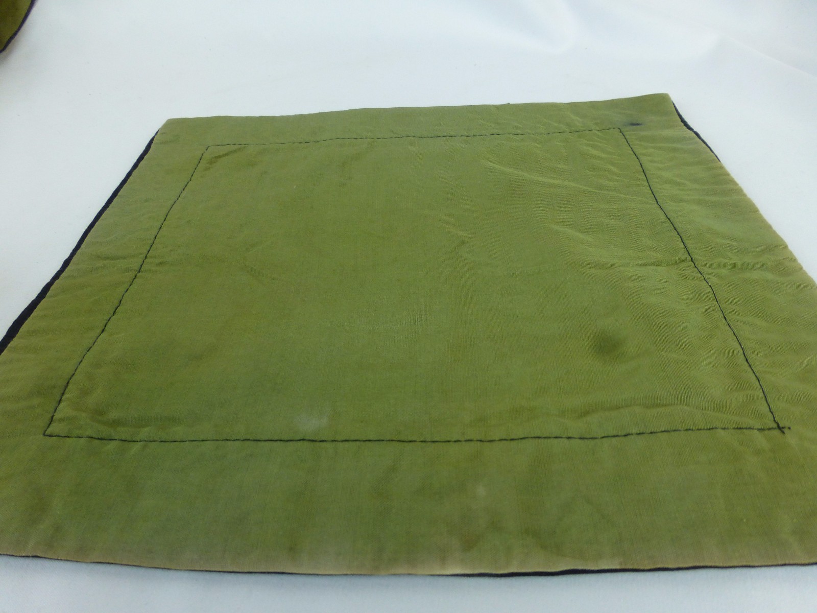 Vintage /Antique Chinese Embroidery unframed textile [Y8-W7-A8]