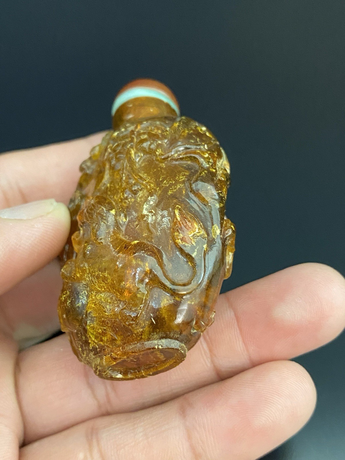 Antique Chinese Carved Honey Amber Foo Dog Lion Motif Snuff Bottle Carnelian Cap
