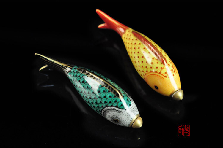 4″ Chinese Famille Rose Porcelain Gild Animal Two Fish Snuff Bottle Pair
