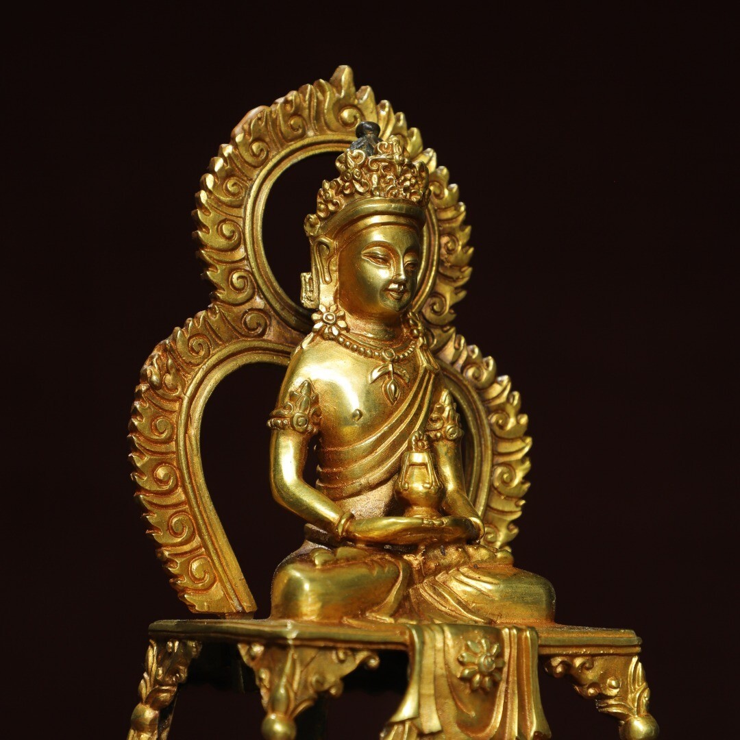 Bronze gilded statue of the Infinite Life Buddha