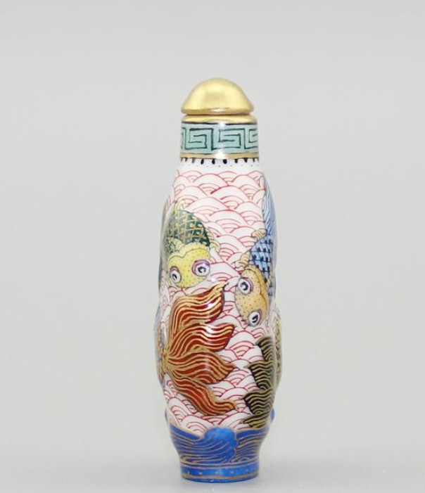 China Porcelain HandPainted Depict Gold Famille Rose Goldfish Lotus Snuff Bottle