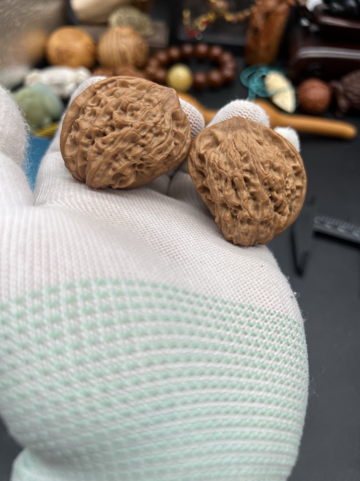 Pair of Match Chinese Health Walnut 36×40×45.5mm 精配文玩核桃～大异性半臂江山