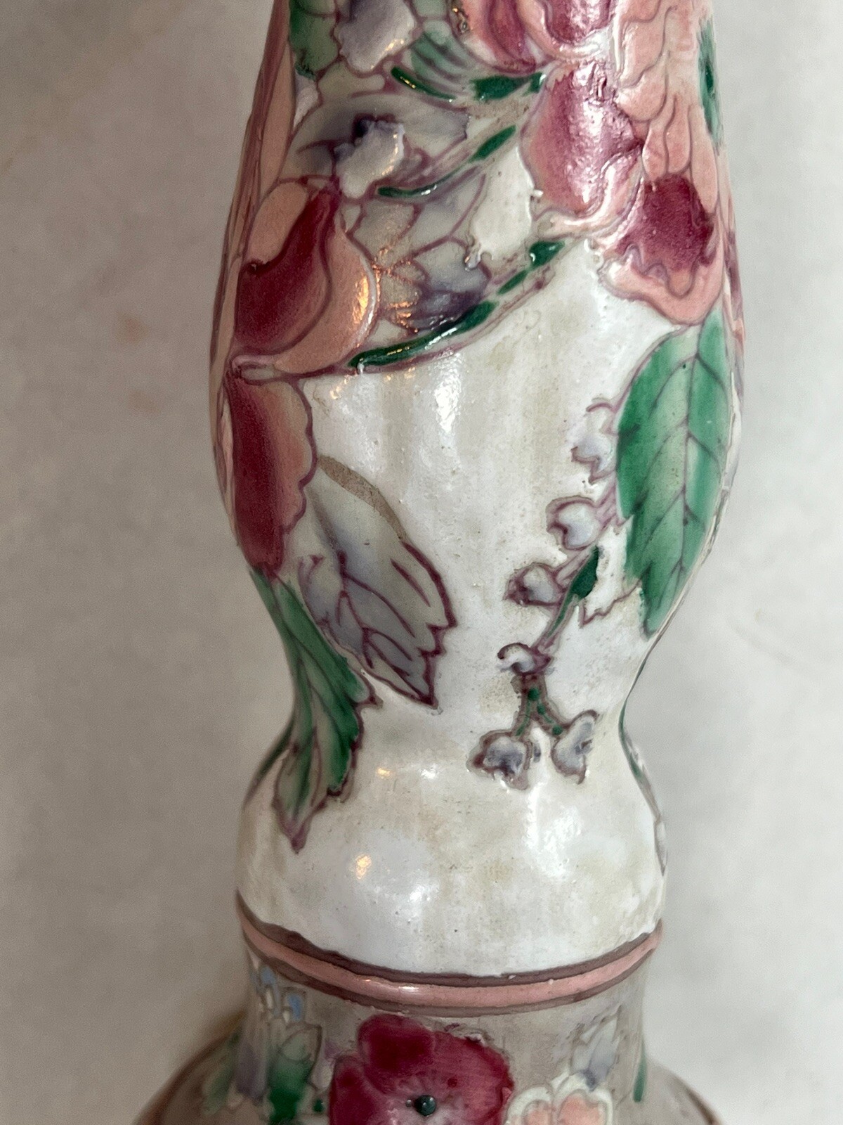 Vtg Chinese Famille Rose Porcelain Thin Lamp Roses Floral Textured Wood Base