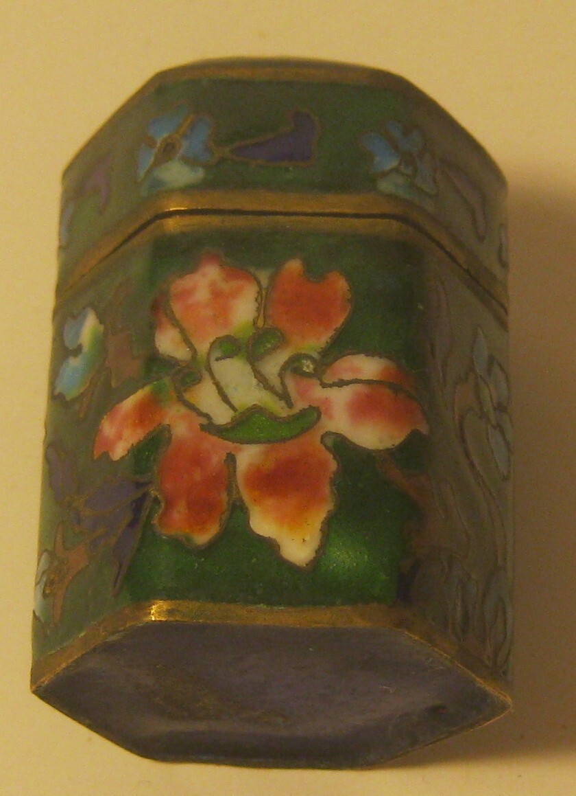 Lovely Small Asian CLOISONNE Snuff Box HEXAGONAL Shape EXCELLENT Condition!!!