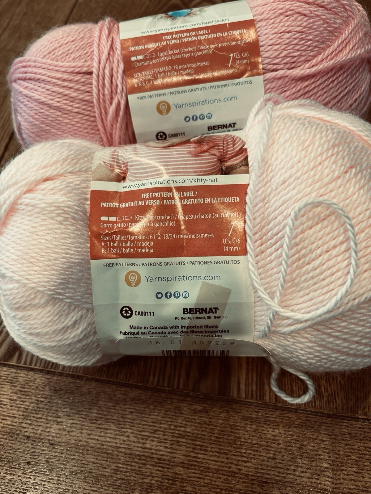 Lot 4 Skeins Bernat Softee 2 Variegated( Same Lot) 2 Solid Pinks KnittingCrochet