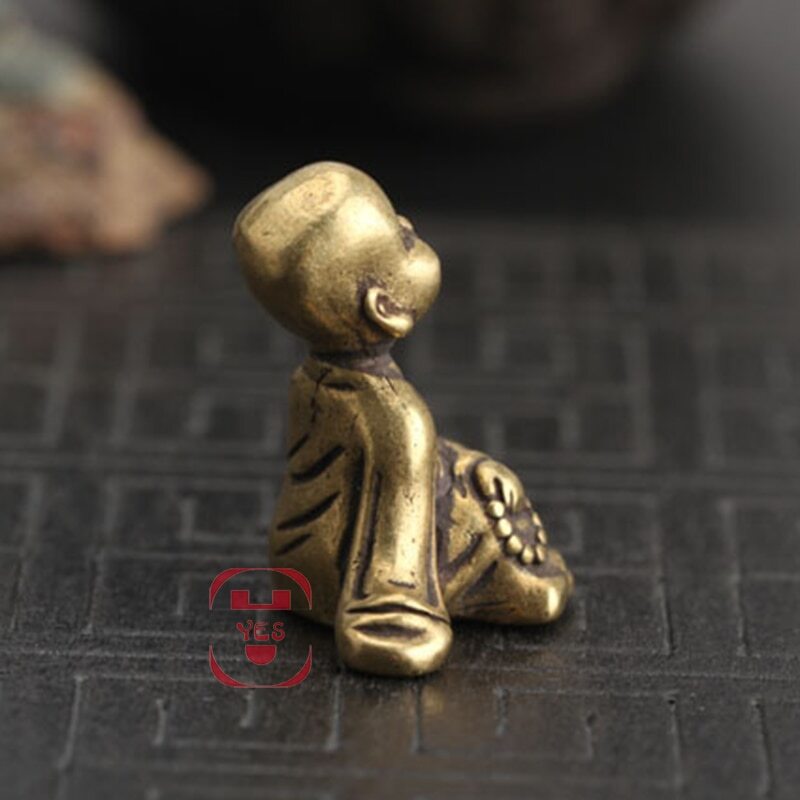 Mini Portable Retro Brass Little Monk Buddha Zen Statue Pocket Sitting Hand Toy