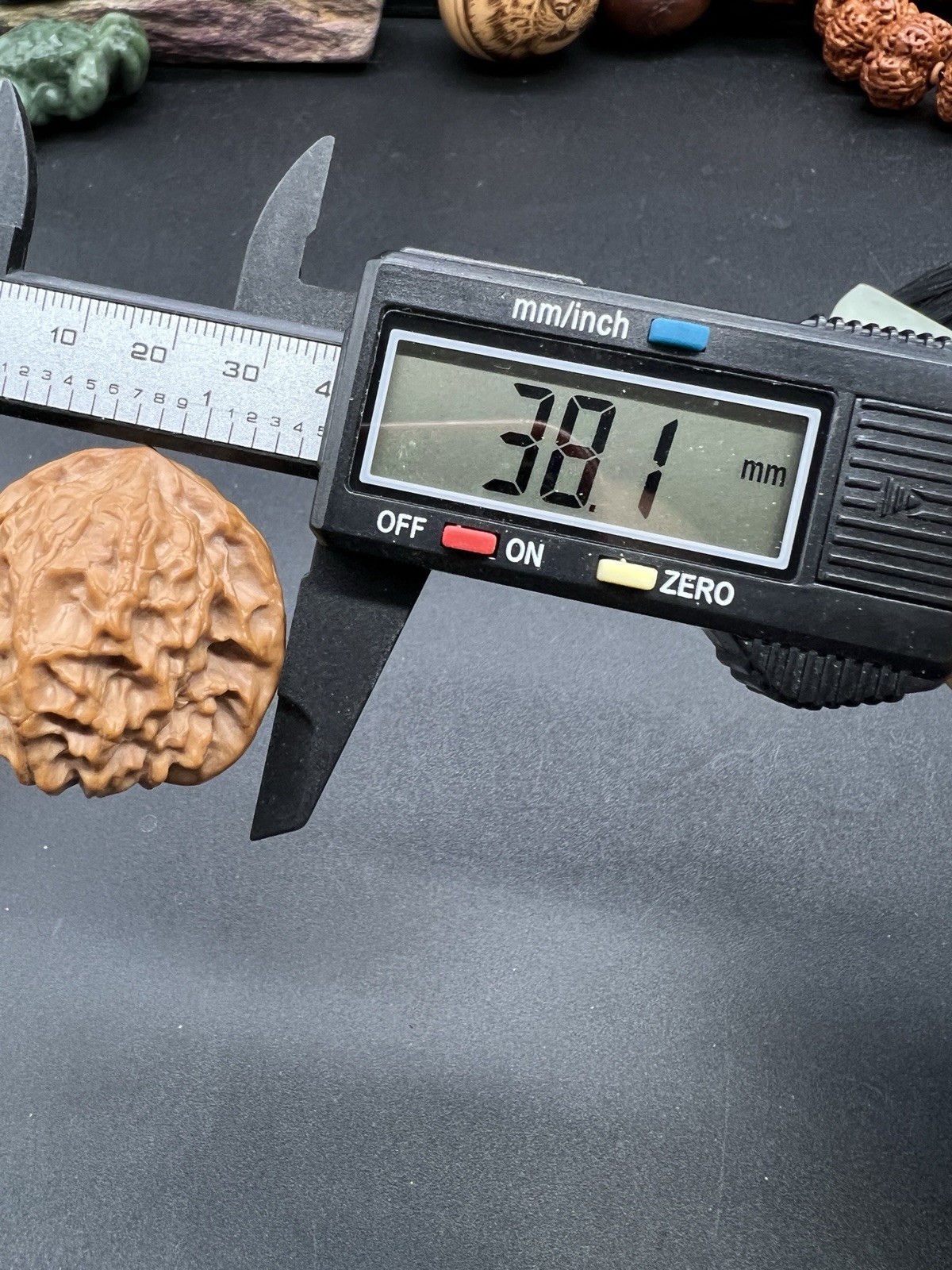 Pair of Match Chinese Health Walnut 38×37×36mm 精配文玩核桃～刀子狮子头