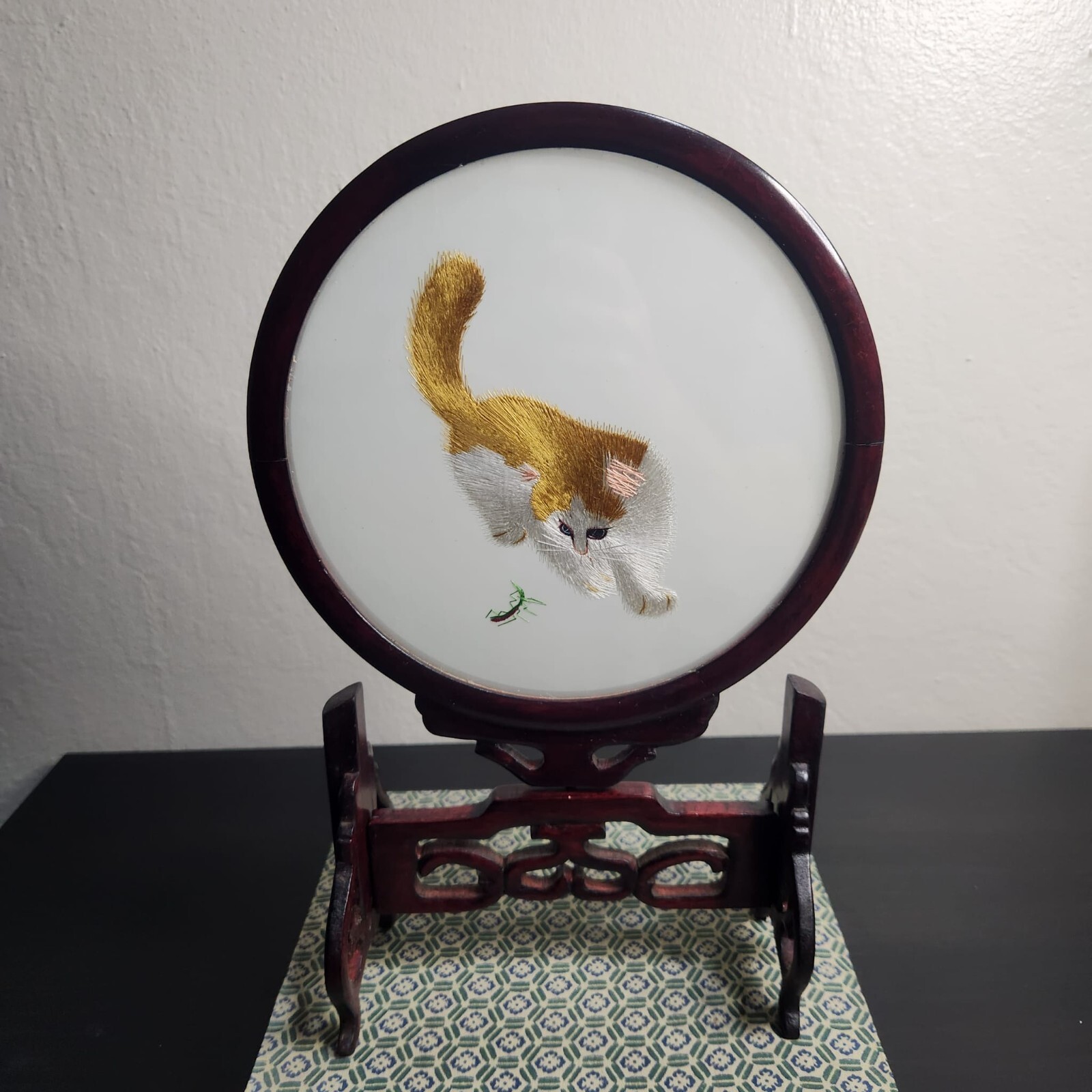 Chinese / Suzhou Oriental Silk Embroidery Cat, 14.5″ H Double-Sided 