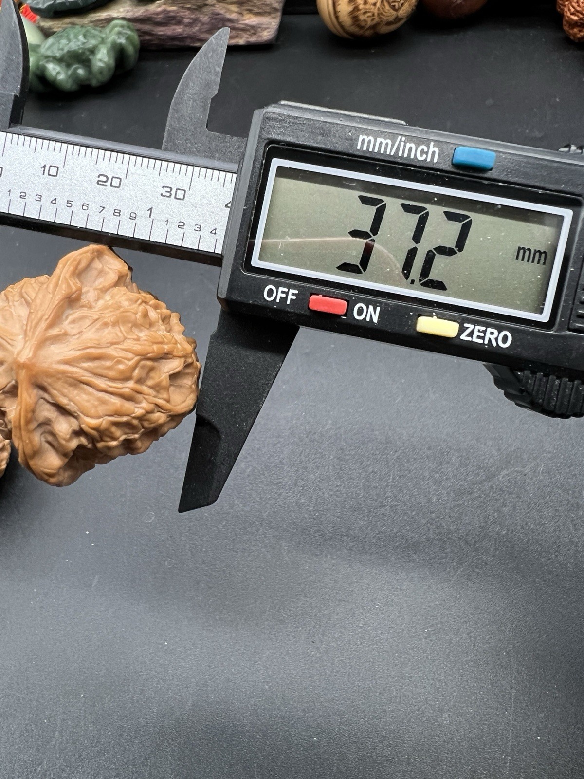 Pair of Match Chinese Health Walnut 38×37×36mm 精配文玩核桃～刀子狮子头