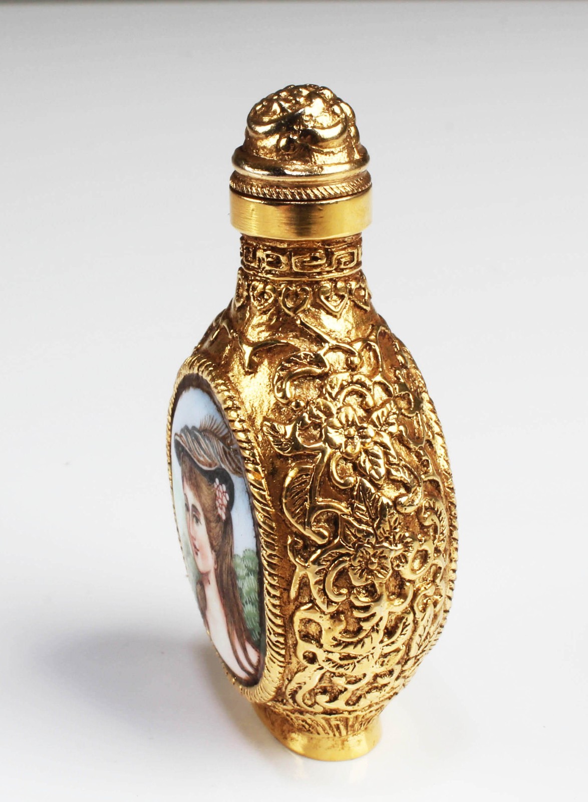 An Enamel Snuff Bottle. ‘QianLong’ mark at base