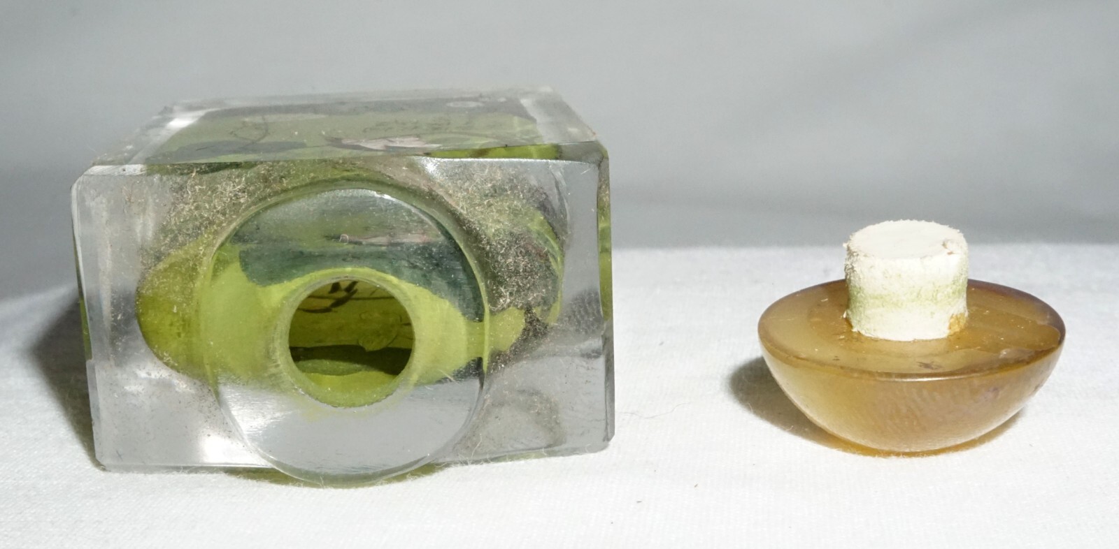 Vtg Chinese Reverse Painted Glass Snuff Bottle w Bird & Lotus Motifs (LLA) IC