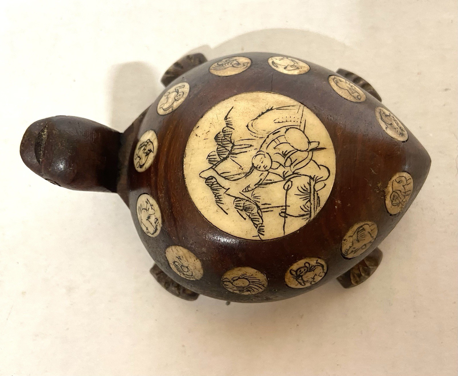 VTG CARVED WOOD TURTLE OPENS TO COMPASS WITH INLAID CHINESE ZODIAC SIGNS
