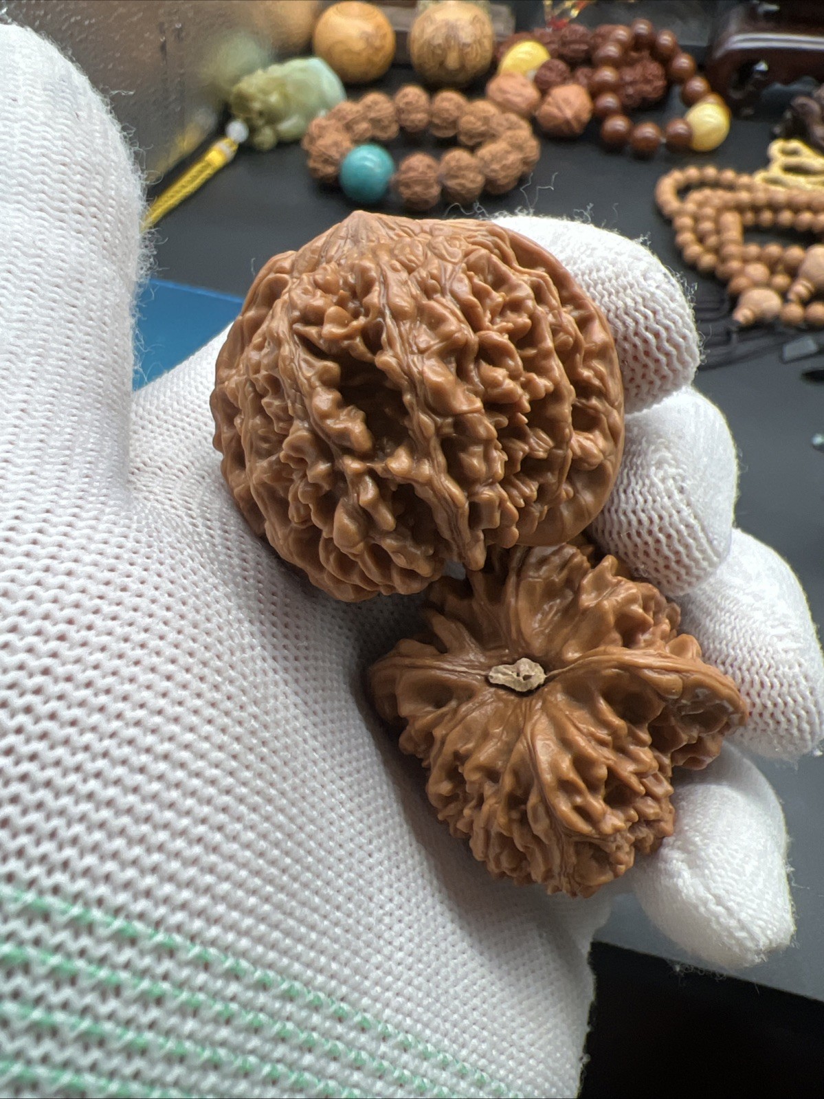 Pair of Match Chinese Health Walnut 41×40×36mm 精配文玩核桃～矮桩满天星