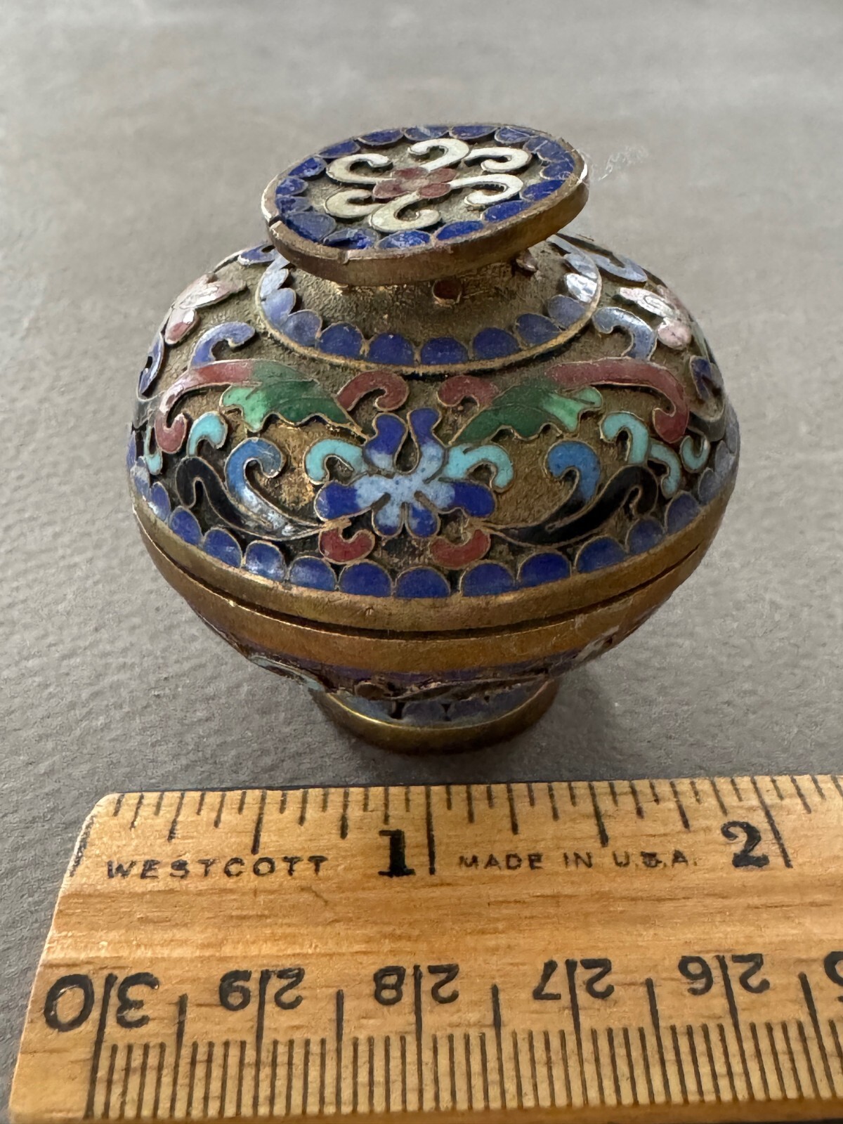 MINATURE ASIAN BLUE FLOWER SCROLL ORNATE ENAMEL CLOISONNE TRINKET PILL BOX W/LID