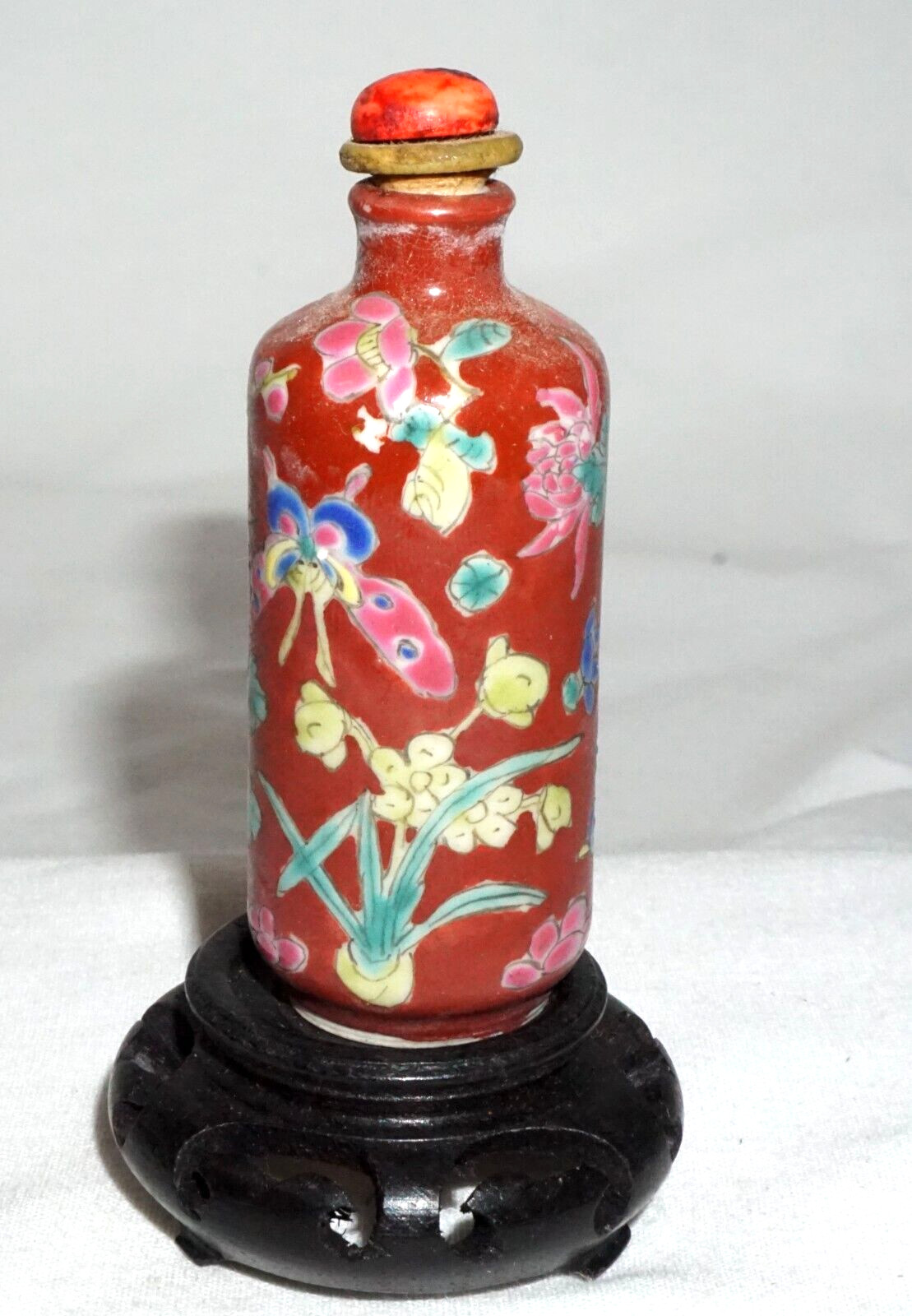 Antique Chinese Red Glaze Porcelain Snuff Bottle w. Floral Motif Qianlong (LLA)