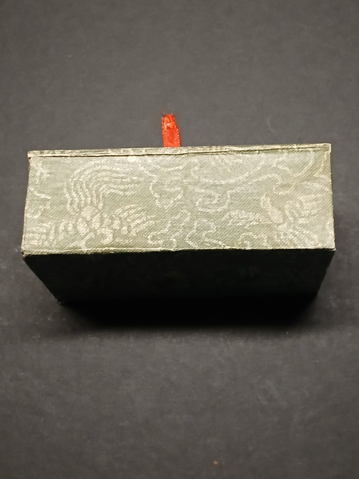 CHINESE GOLD METAL BIRDS ON GREEN LEAVES ATTACHED TO SPRINGS IN BOX
