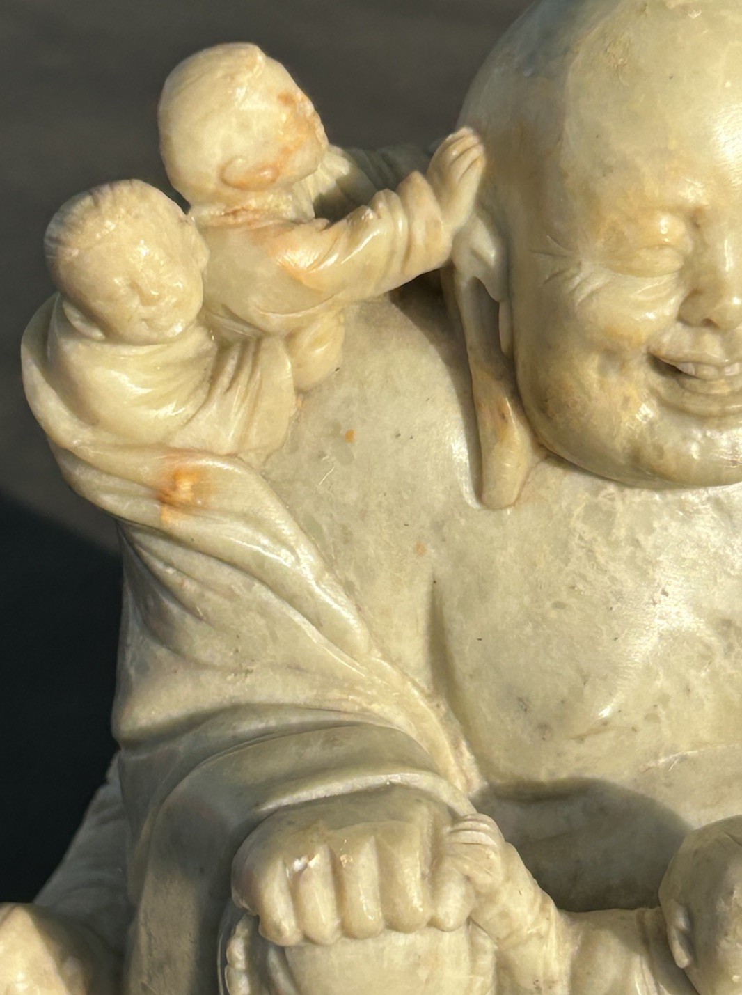 ANTIQUE CHINESE HAND CARVED SOAPSTONE FIGURINE SMILING BUDDHA WITH CHILDREN 5.5”