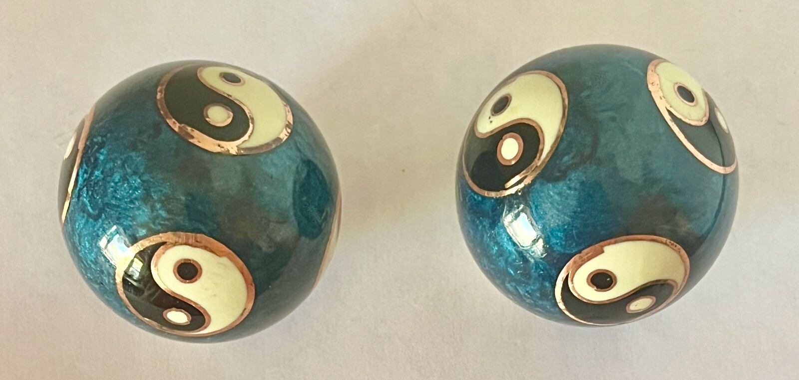 Vintage Chinese Cloisonne Ben Wa Balls Baoding Balls w/ Chime Ying Yang Symbols