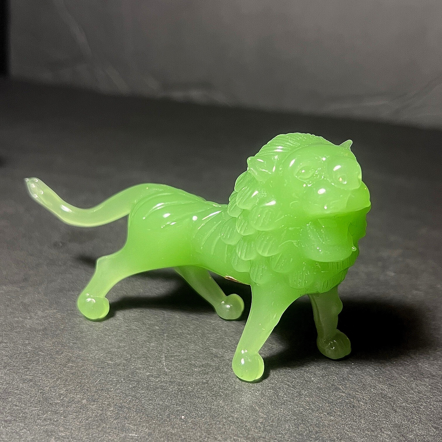 2 Vintage Chinese Carved Jade Stone Lion Sculptures & Stand in Box 2.75″ x 4.5″