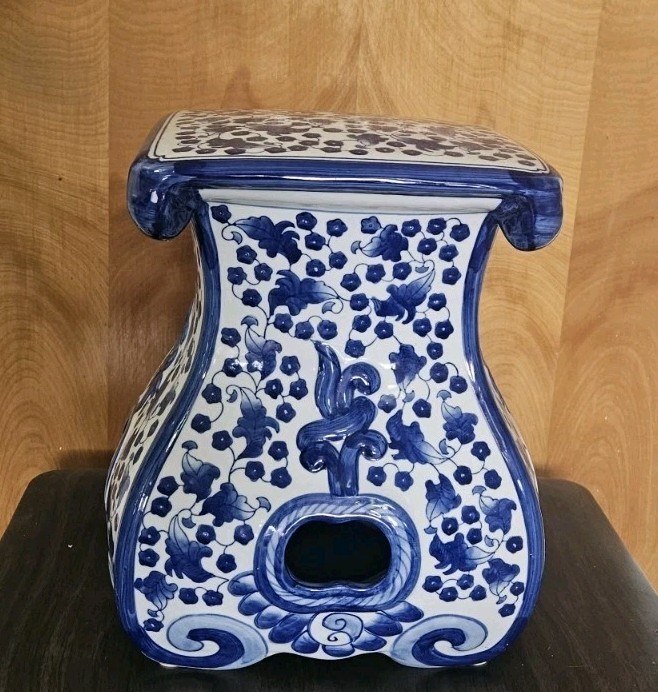 Beautiful Hand Painted Blue & White Chinoiserie Garden Stool Plant Stand Rare