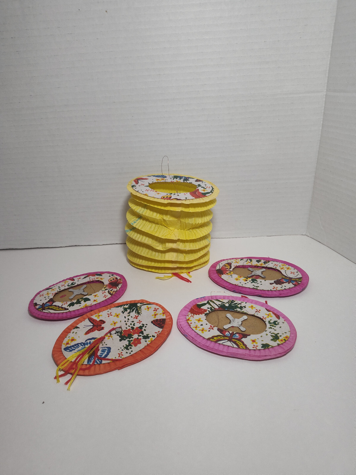 Lot of 5 – 5″ VINTAGE CHINESE PAPER LANTERNS HAND PAINTED FLOWERS & BUTTERFLIES