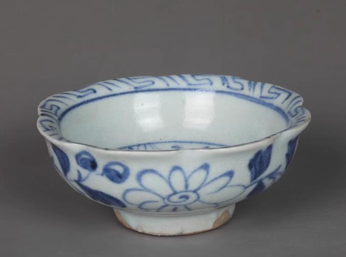 3.1″ Chinese Blue-and-white Porcelain Animal Fish Algae Fancy Top Cup
