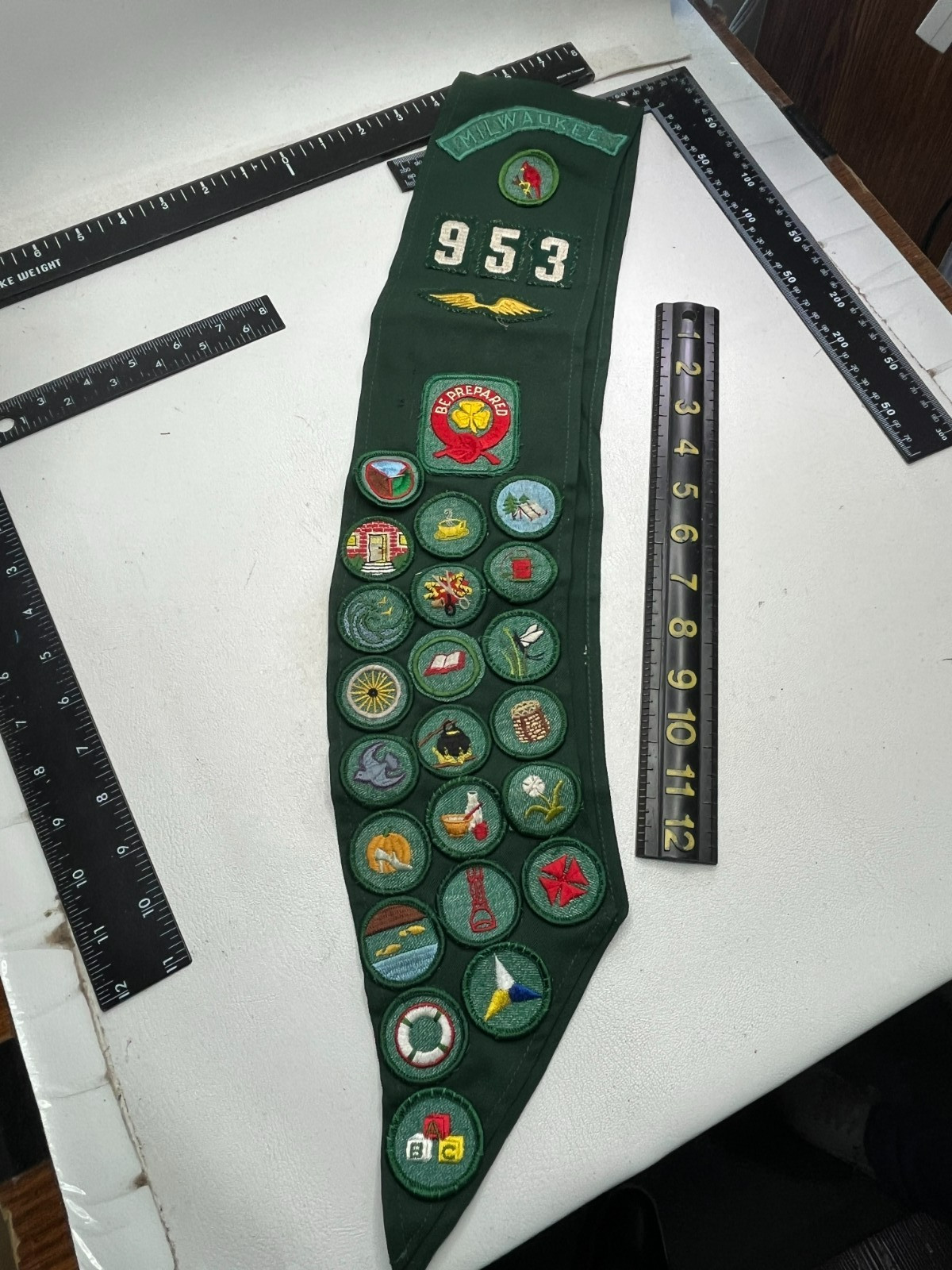 Vintage GIRL SCOUTS MILWAUKEE TROOP 953 SASH w/ ABOUT 30 Patches M037