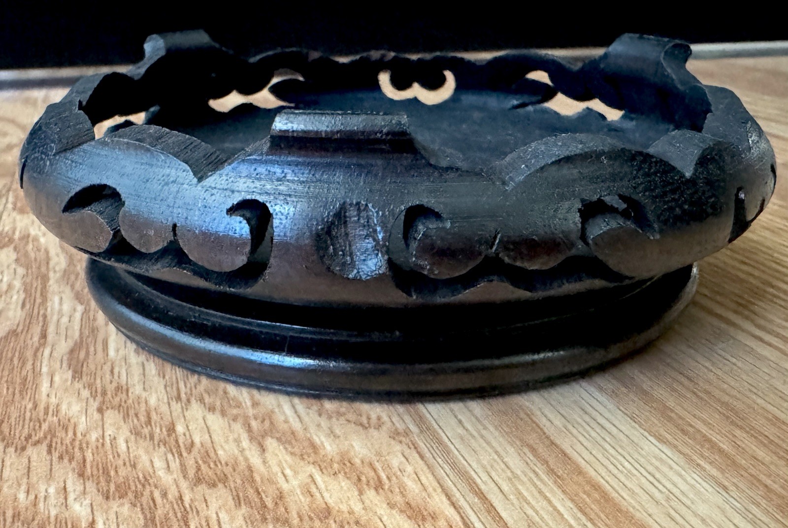Vtg Black/Brown Chinese Carved Wood Display Stand For Vase/Figurine/4.25”D