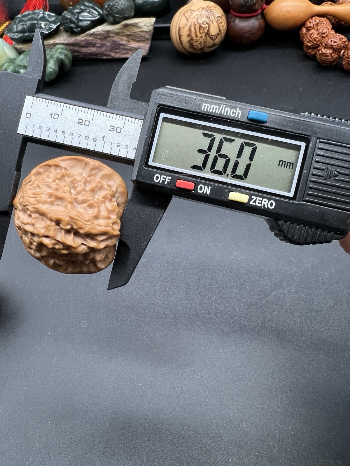 Pair of Match Chinese Health Walnut 38×37×36mm 精配文玩核桃～刀子狮子头
