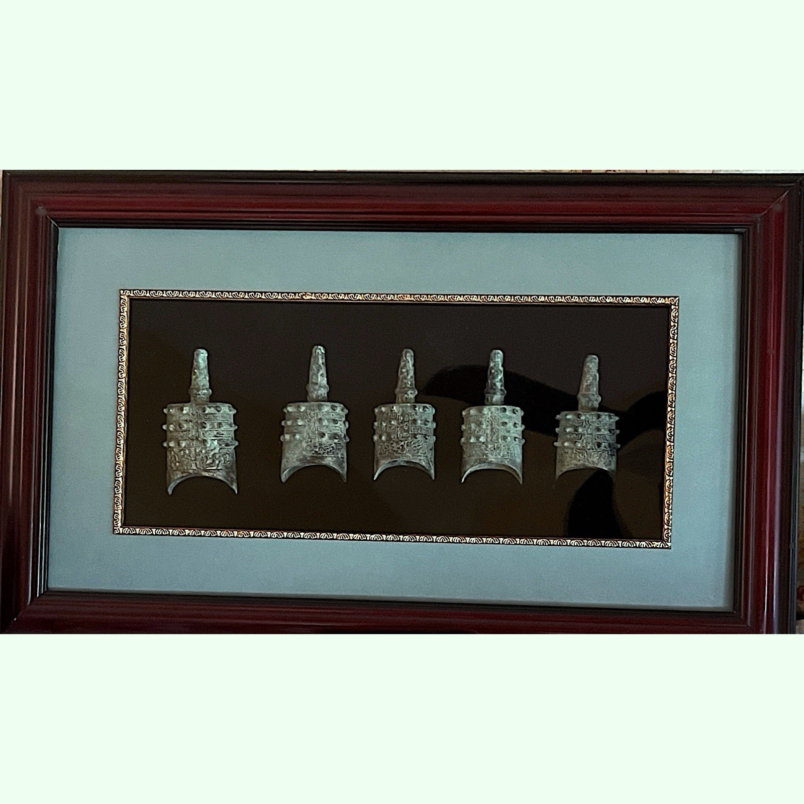 Chinese Framed Vintage Set Of 5 Antique Bronze Bianzhong Replica Meditation Bell
