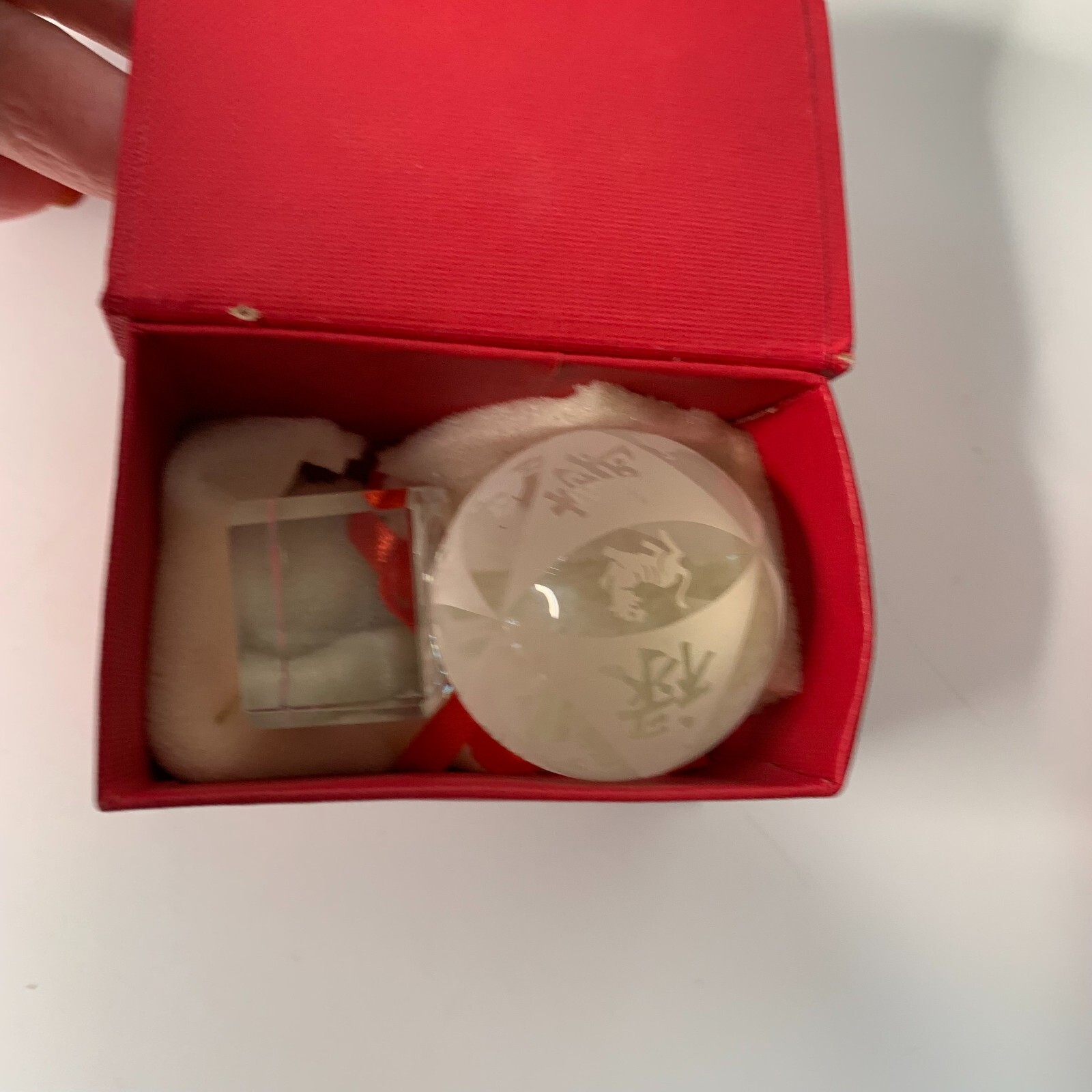 CRYSTAL ALL ZODIAC SIGNS BALL CHINESE CALENDAR IN ORIGINAL BOX z