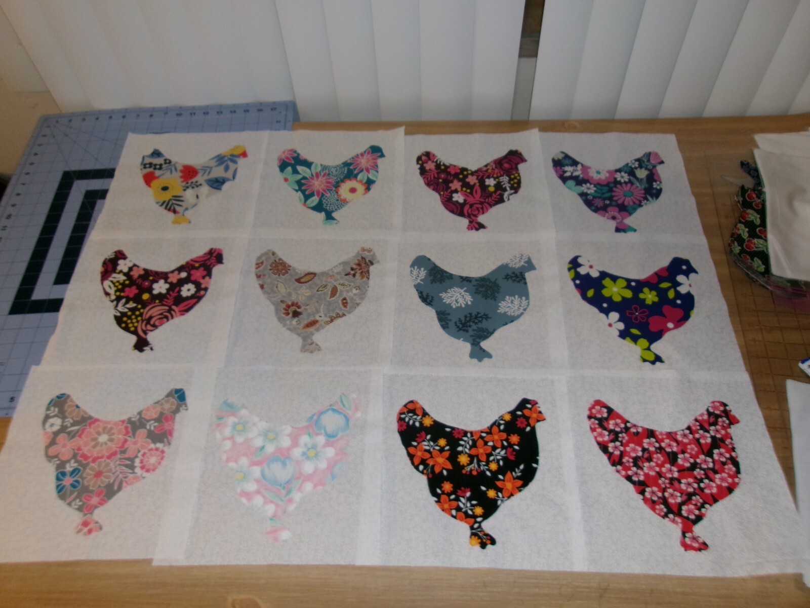 SET OF 12 PRETTY APPLIQUED CHICKEN ON WHITE 10 IN. QUILTING BLOCKS