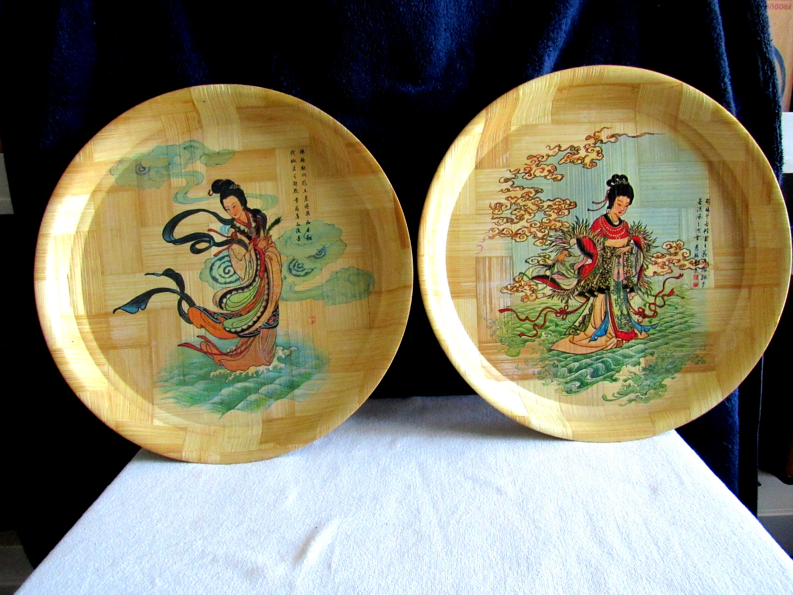 Vintage 2 Bamboo 13″ Dia. Serving Trays Asian Chinese Oriental Geisha Pattern