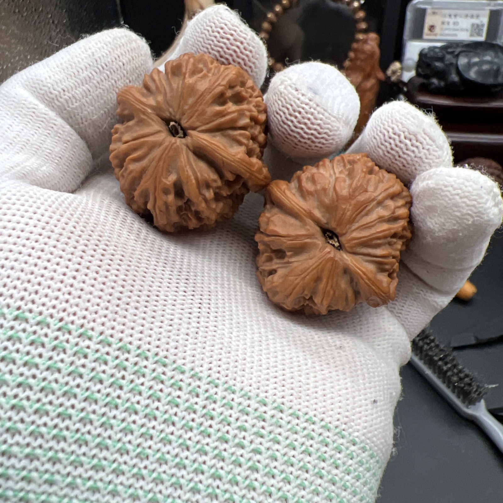 Pair of Match Chinese Health Walnut 35.5×37×36mm 精配文玩核桃～红狮子