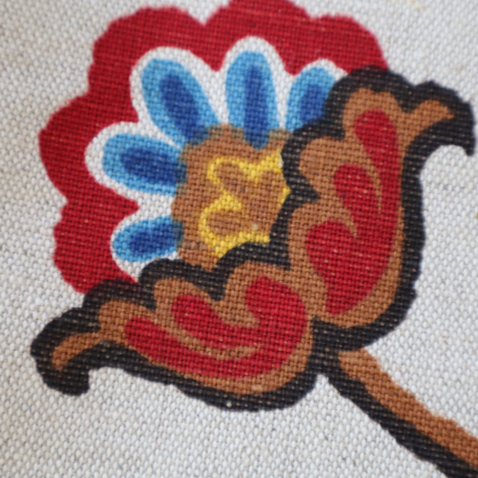 Vtg Linen Waverly Bonded Fabric, Coventry Crewel Floral Red, Blue, Yellow 1.8 yd