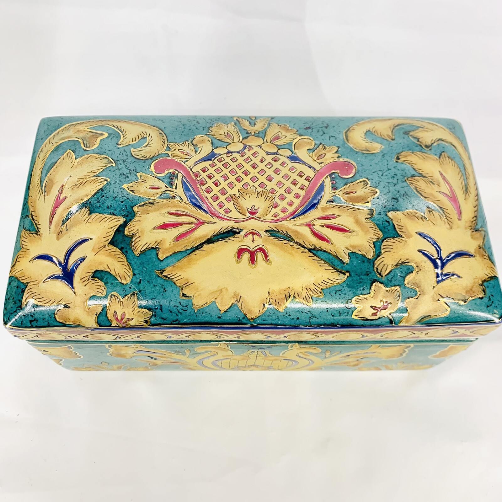 Oriental Accent ceramic box No chips or cracks Asian Art design Gold Inlay