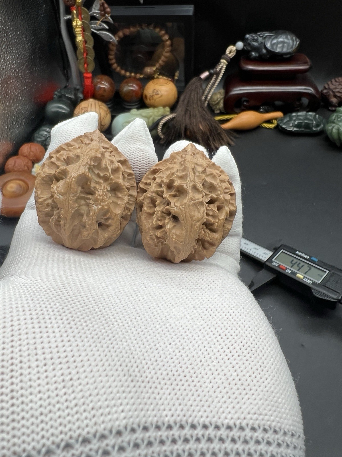 Pair of Match Chinese Health Small Walnut Collection 37.5×40.5×45mm文玩秋子核桃～粗筋八棱