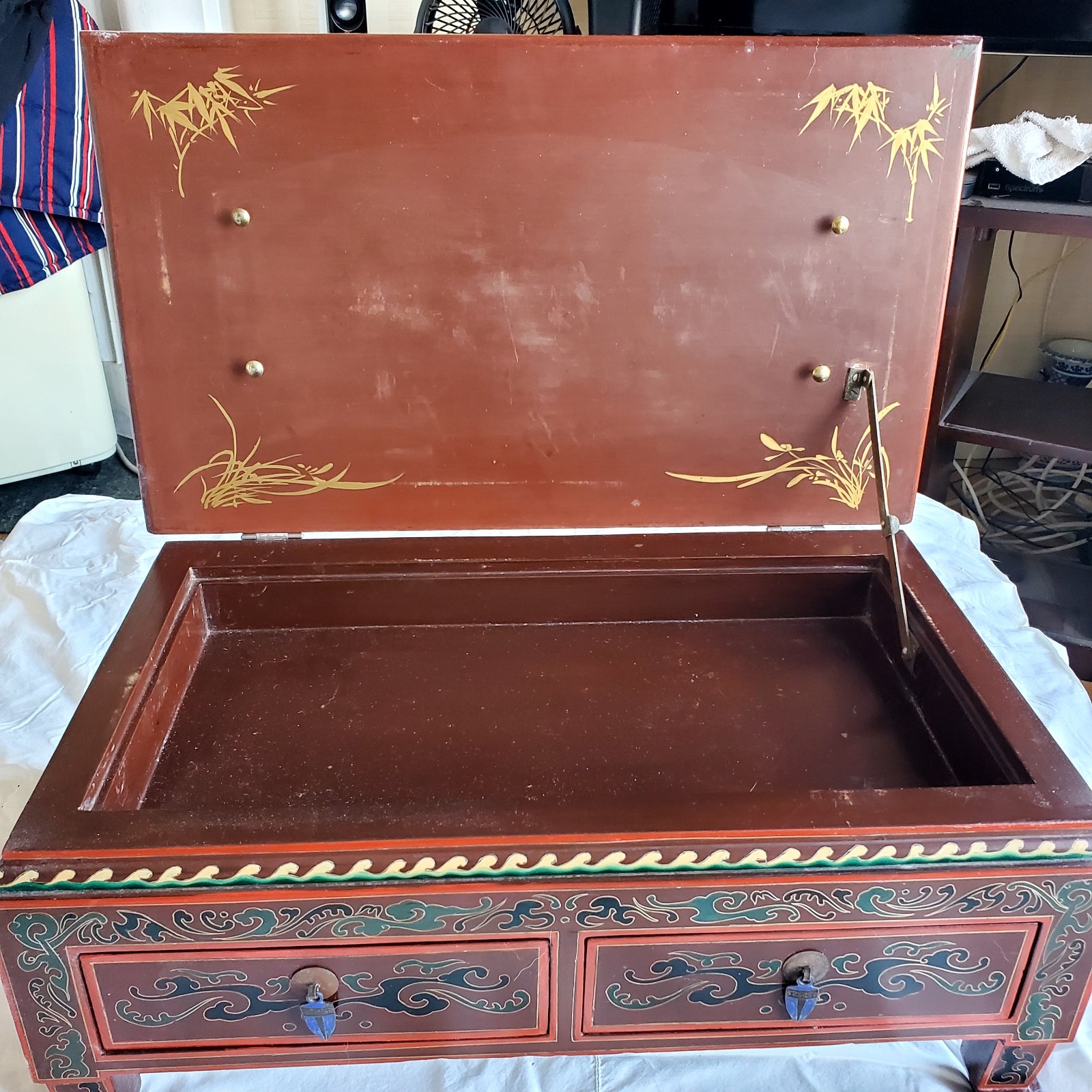 Vintage Chinese lap desk- brown in excellent condition