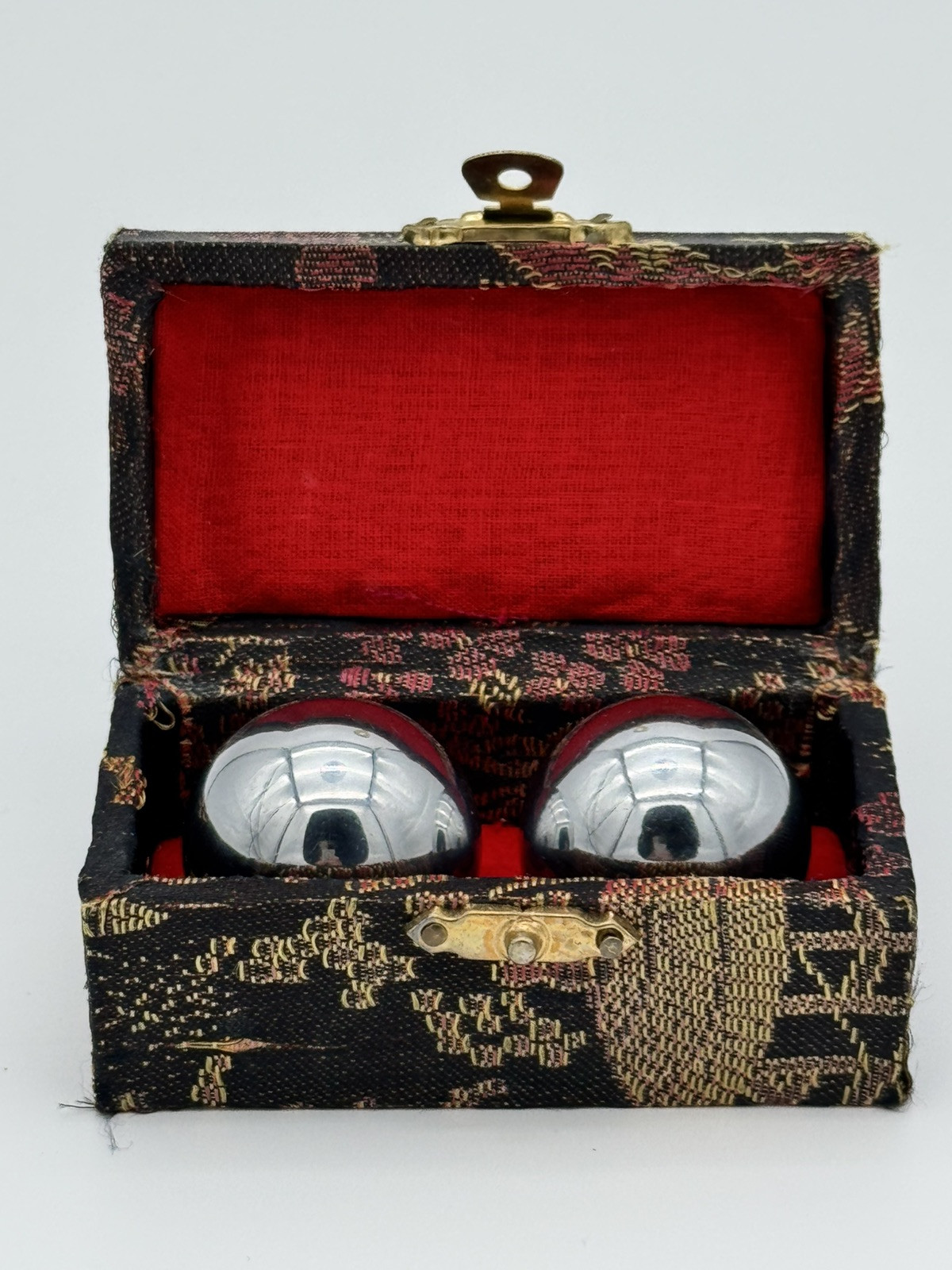Vintage Shouxing Chinese Stress Relief Meditation Ringing Iron Chime Balls