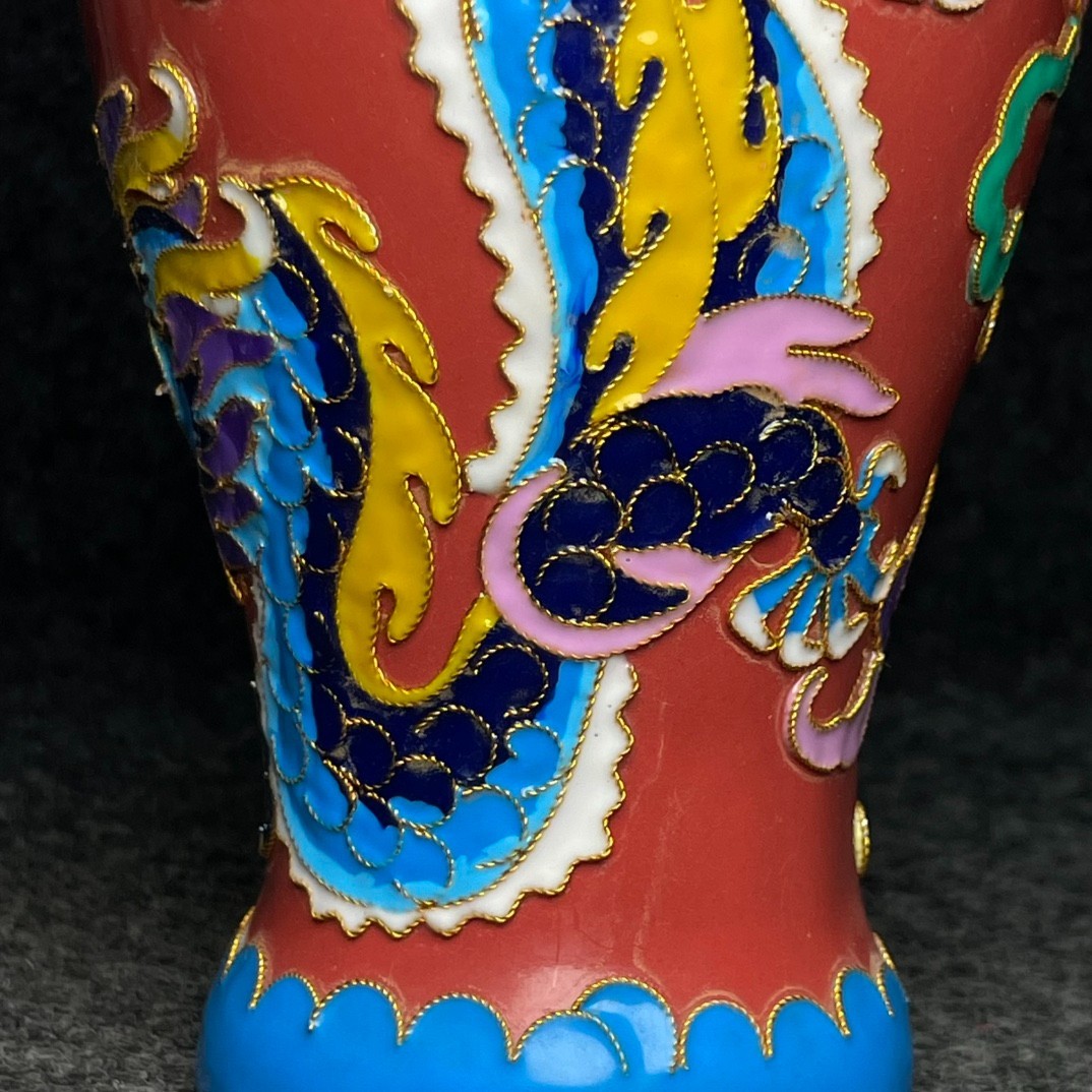 Imperial cloisonn é enamel multicolored glazed porcelain vase